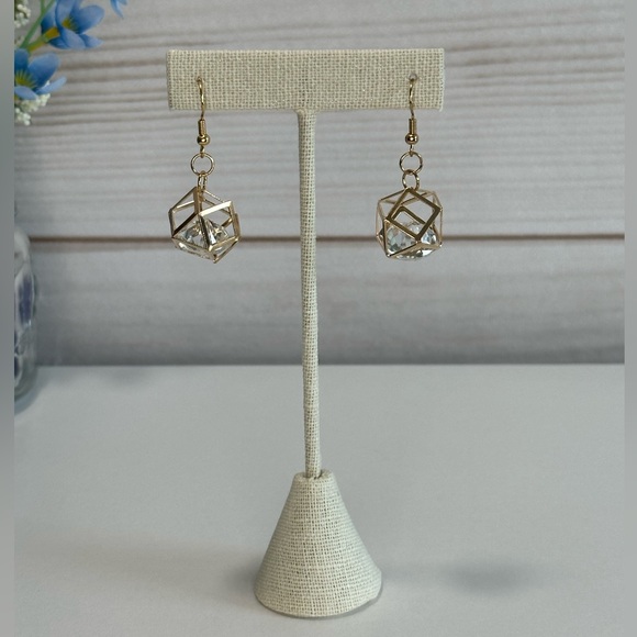 Handmade Dangling Jewels Earrings - Picture 4 of 8